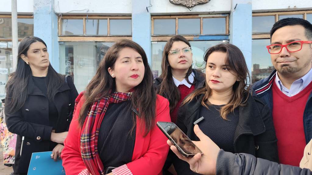 Concejales de Puerto Montt emplazan públicamente al alcalde Wainraihgt sobre contratación de funcionarios sumariados en&nbsp;Palena